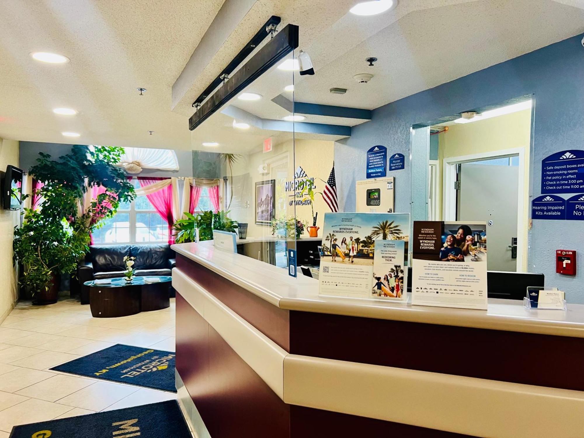 Microtel Inn Georgetown - Lexington North Bagian luar foto