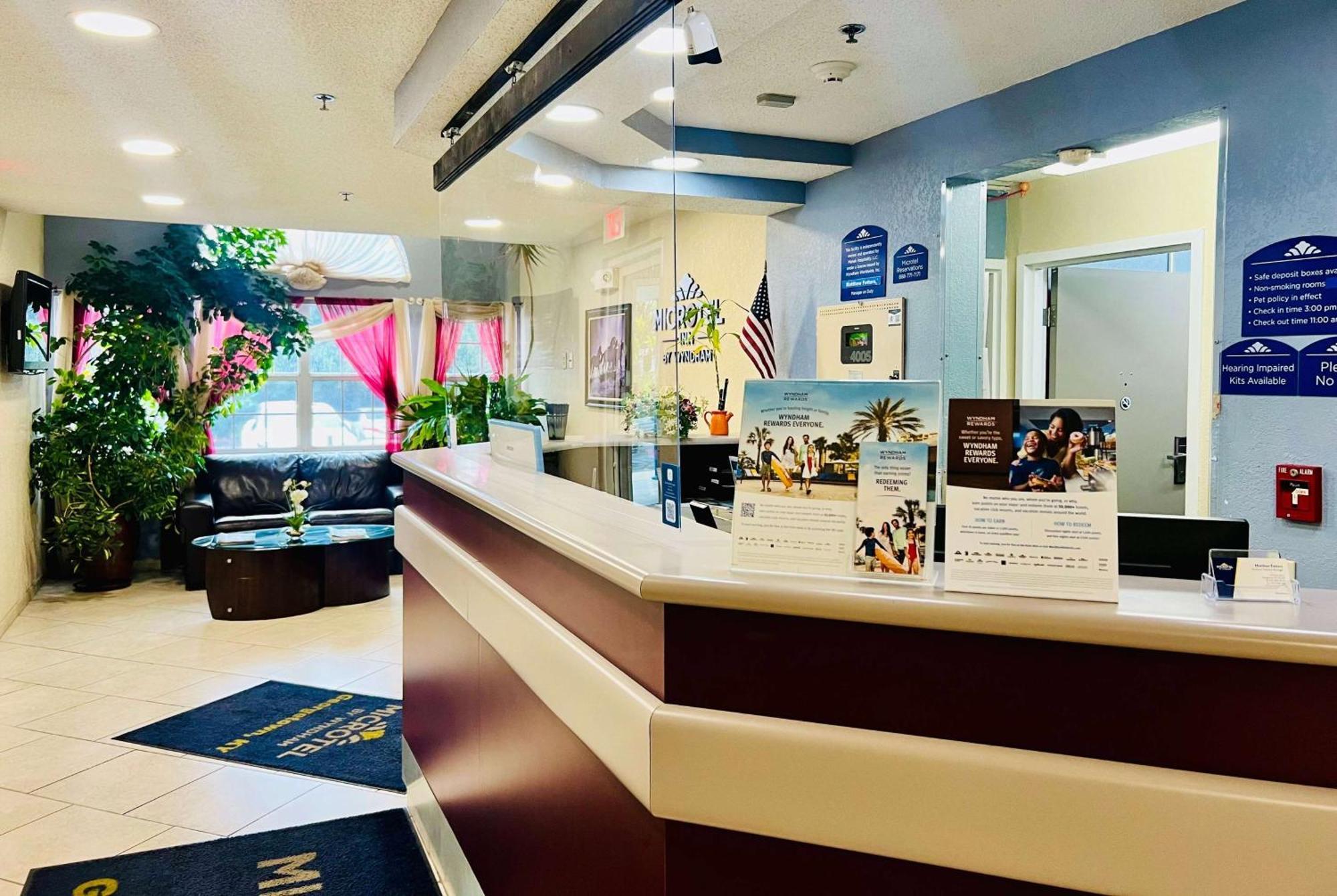 Microtel Inn Georgetown - Lexington North Bagian luar foto